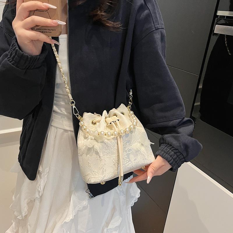 Casual Simple Niche Design Bag Women's 2025 Spring New Fashion Trend Bucket Bag Shoulder Messenger Bag