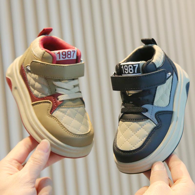 Children's sports shoes 2025 spring and autumn boys' casual board shoes high-top lightweight girls' bread shoes soft-soled baby shoes