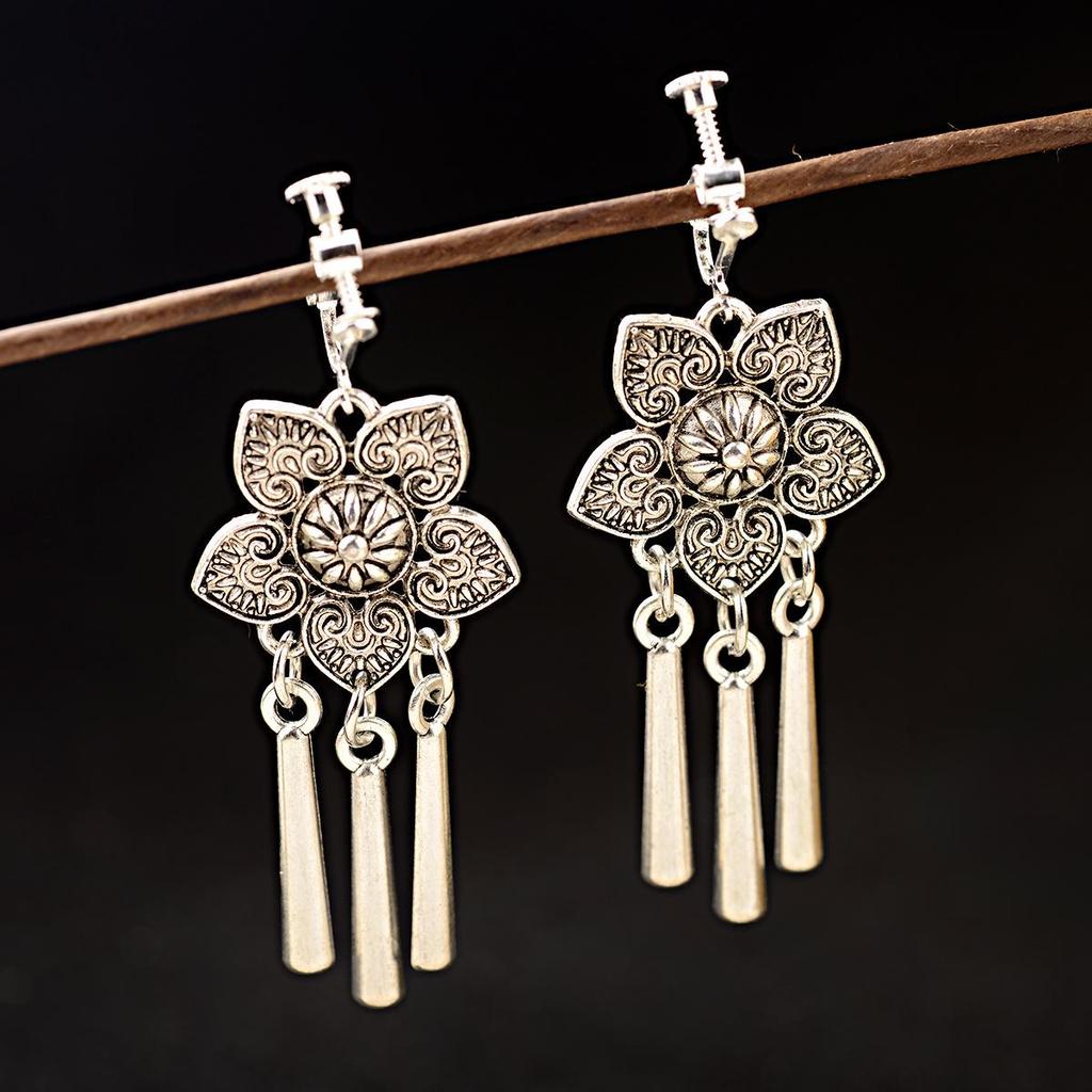 Yunnan Ethnic Bohemian Feather Earrings - Exaggerated No-Pierce Clips for Women
