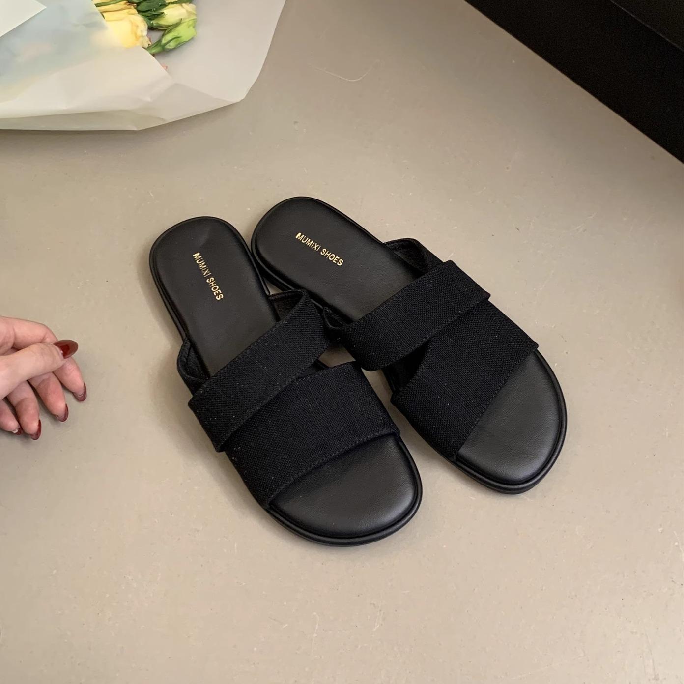 

Flat-bottomed slippers women s summer wear 2025 new simple casual lazy seaside vacation wind one-word beach shoes 35