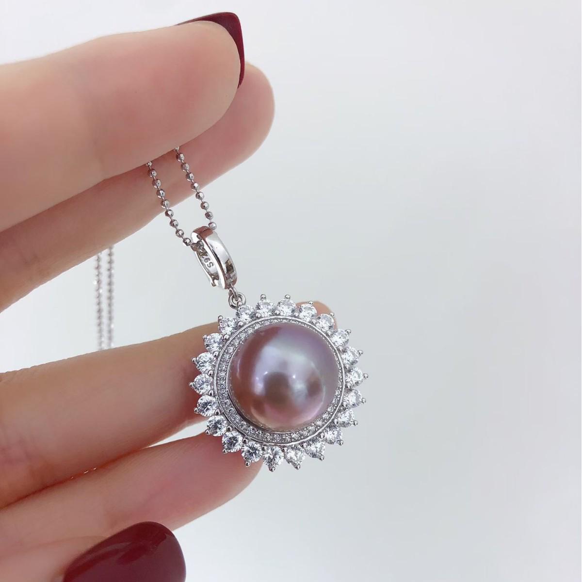 S925 Sunflower Pendant with 11-12mm Edison Freshwater Pearl - Elegant and Versatile for Women 11-12mm