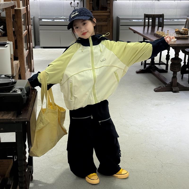 Korean 2025 Autumn Girls' Patchwork Windbreaker: Stylish Street-Style Jacket for Kids and Parents