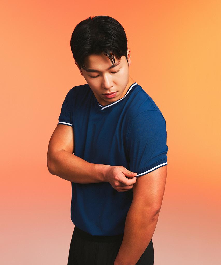 MUSINSA STANDARD SPORTS Dry-Act Muscle Fit Neck-Point Short Sleeve (4 Colors)