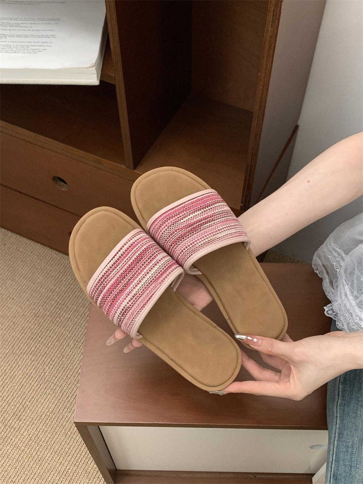 

Flat-bottomed vacation beach shoes one-word slippers women s shoes outer wear 2025 summer retro woven Roman sandals 35