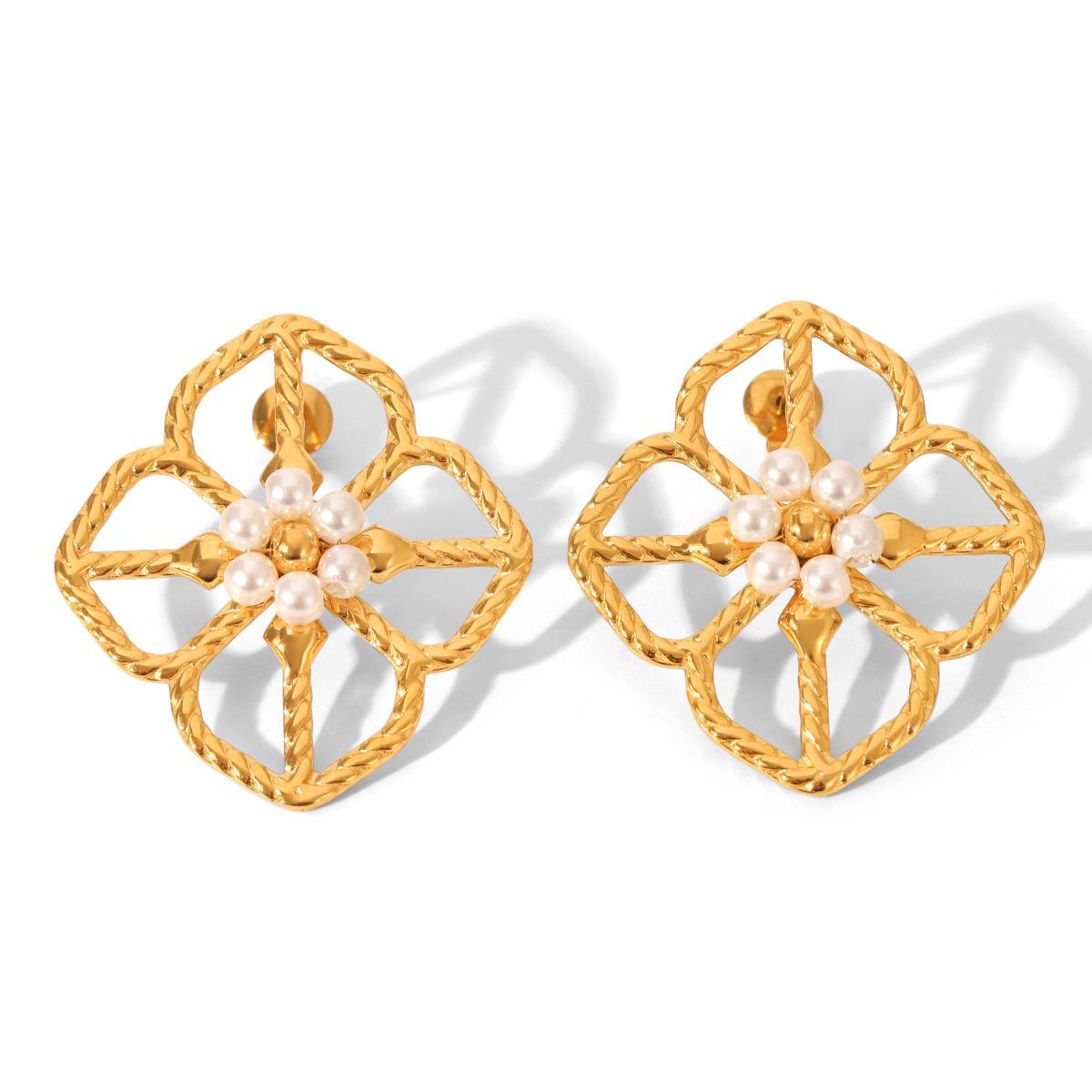 

Light luxury four-petal flower stud earrings, pearl flower ear jewelry, elegant and versatile titanium steel earrings