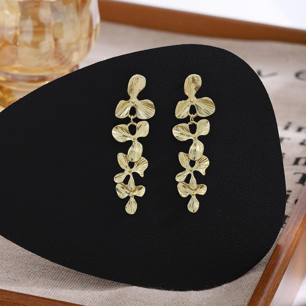 French Light Luxury Simple Romantic Flower Earrings, Retro Personality And Creative High-End Earrings