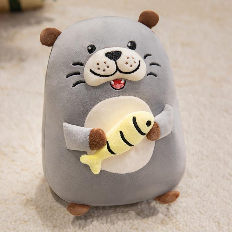 

Cute cute fish holding otter doll plush toy sea otter doll children s company soothing pillow doll 20cm（0.2kg） серый