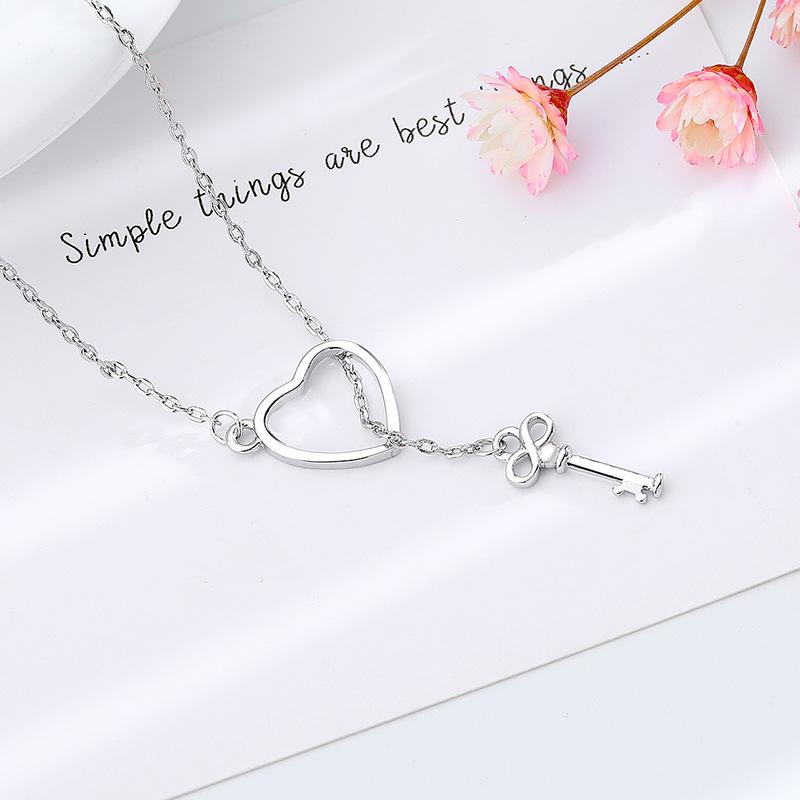 Key Necklace, Female Adjustable Foldable, Niche Design, Versatile and Versatile Collarbone Chain