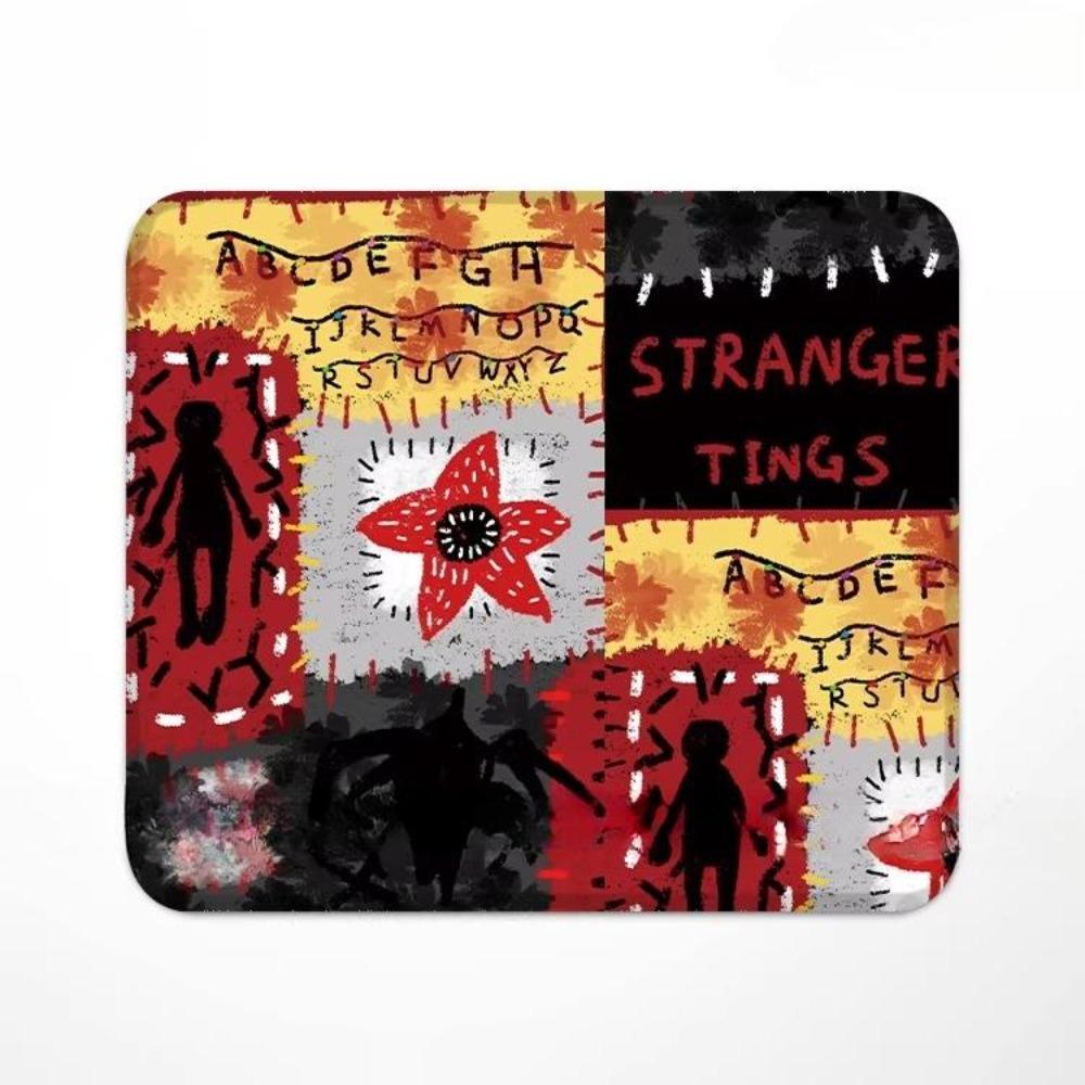 Kreativní Stranger Things Velká kožená podložka pod myš Kancelářská herní podložka na stůl Uzamykatelná hrana Protiskluzová vodotěsná podložka pod myš Podložka pod klávesnici Americká TV periferie