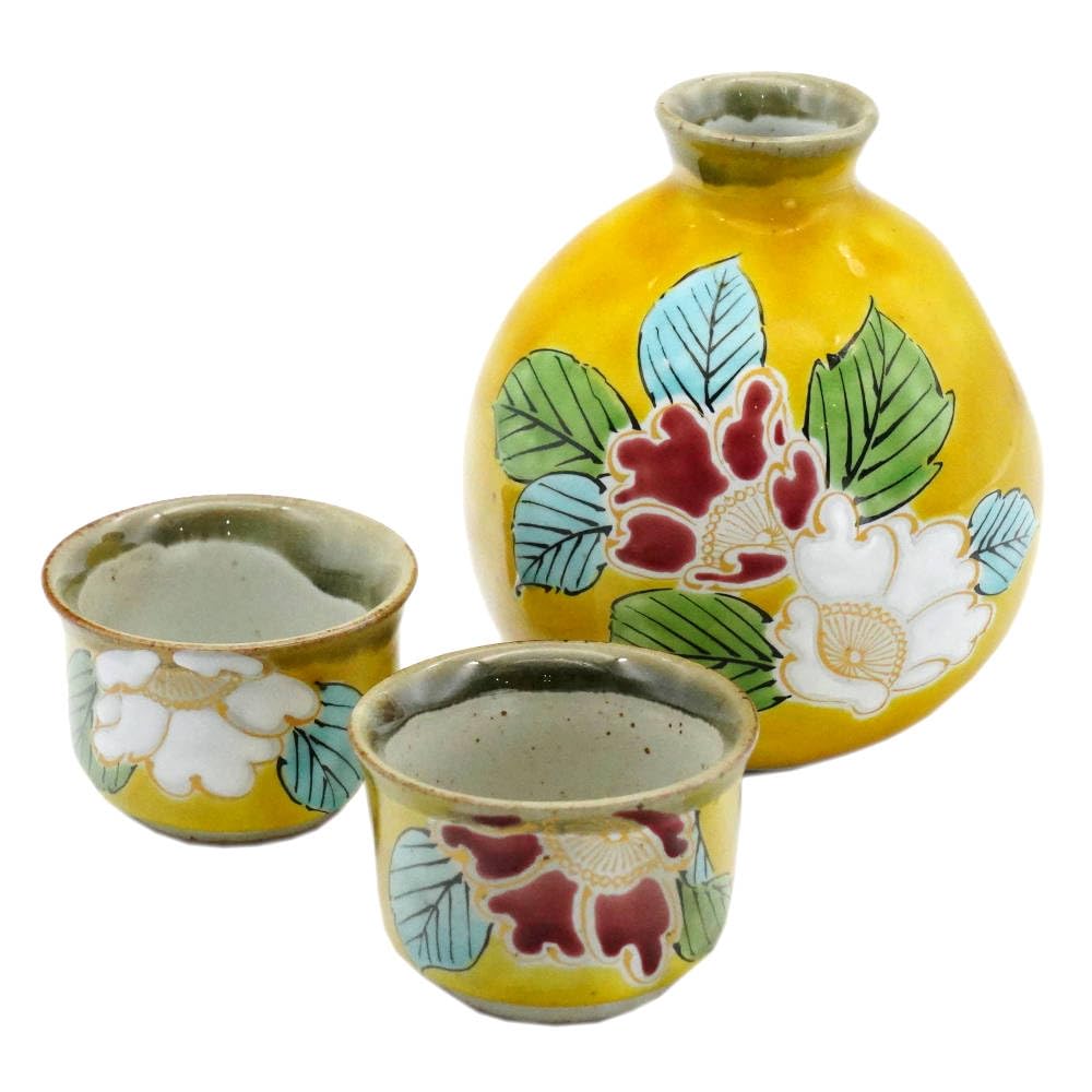 Kutani ware Miyama kiln evening drinking set bottle and sake cup Red and white camellia on a yellow background (sake set)