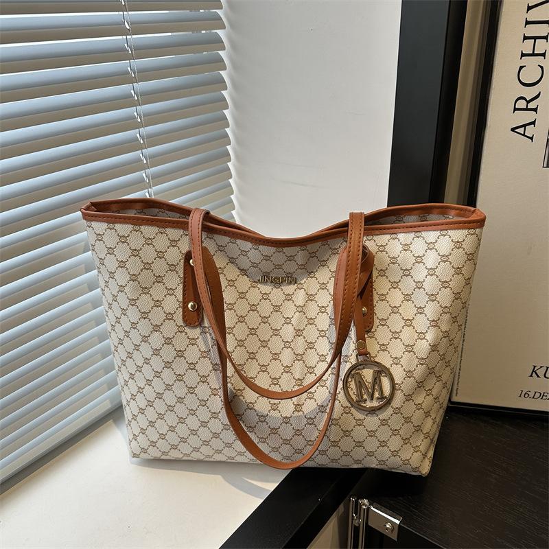 Fashion High Sense Underarm Bag Women's New Trendy Women's Bag Shoulder Bag Large Capacity Commuting Versatile Hand Carry Tote Bag