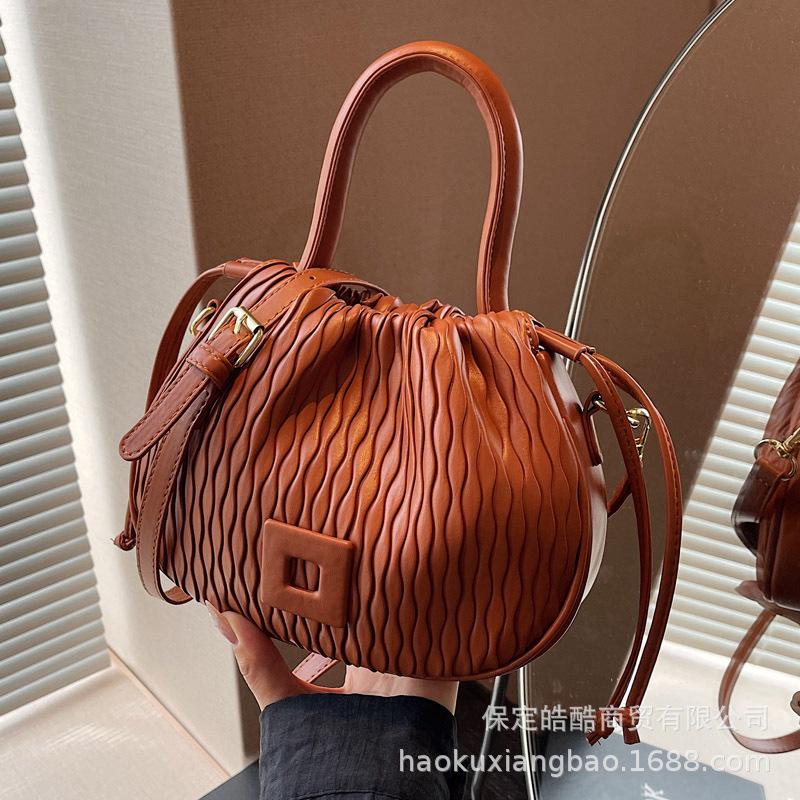 Niche design bag 2025 new fashion summer Internet celebrity popular handbag versatile shoulder messenger bag women's bag