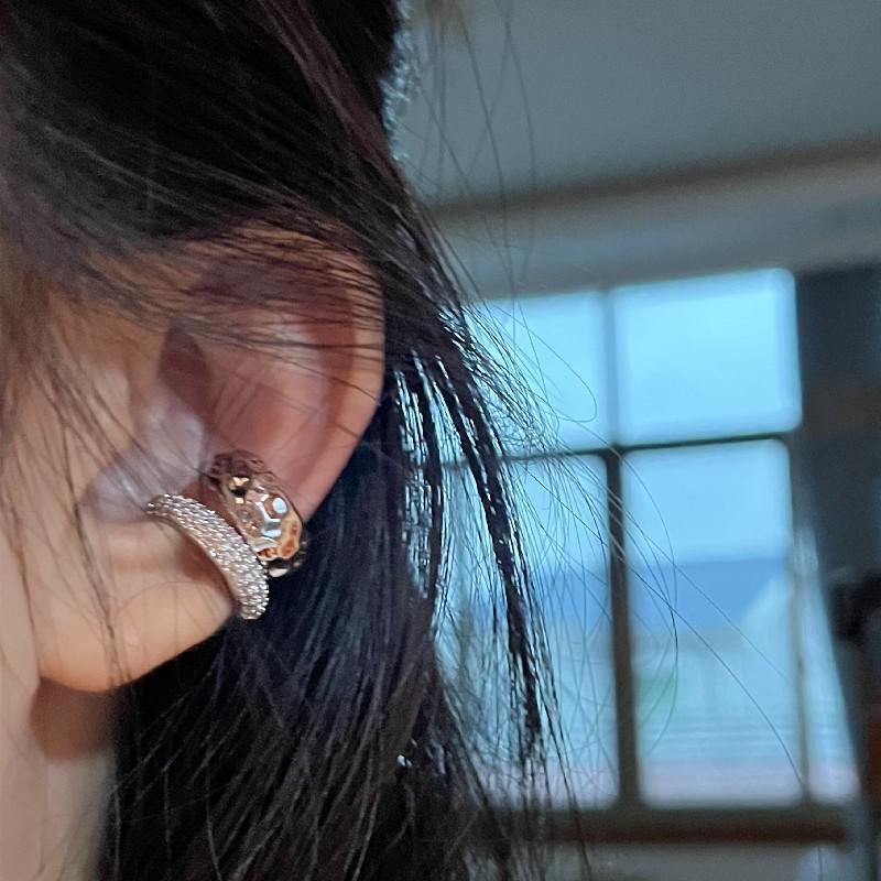 Korean Style Zirconia Butterfly Ear Clip for Women - No Piercing Needed, Elegant and Versatile.