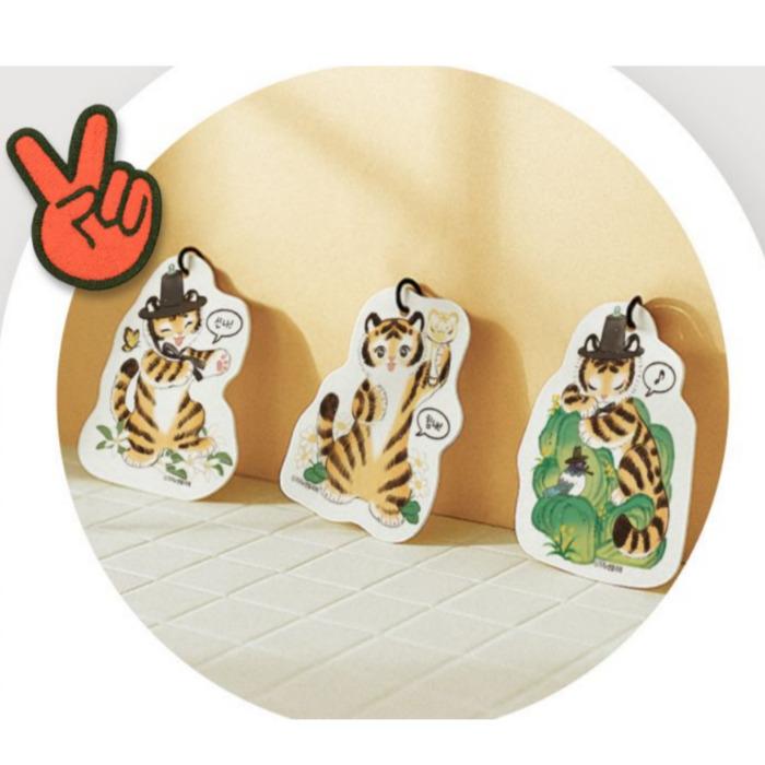 

SCENTLIER × GAJEE “Hoaeng-i” Perfume Tag 3-Piece Set – Lucky Korean Tiger Scent Charms 3pcs.