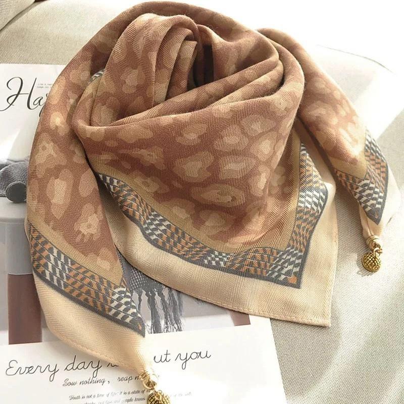 1 шт. Шелковый шарф Высококачественное ожерелье Подарок Магнитная застежка Элегантный Расписной узор Универсальный шарф на шею Французский стиль Многоцветный