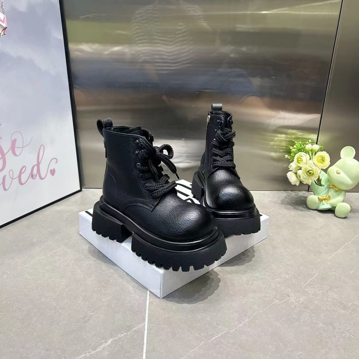 

Internet celebrity explosion Martin boots women 2025 autumn and winter new doll head women s shoes platform heightening short locomotive single boots 35