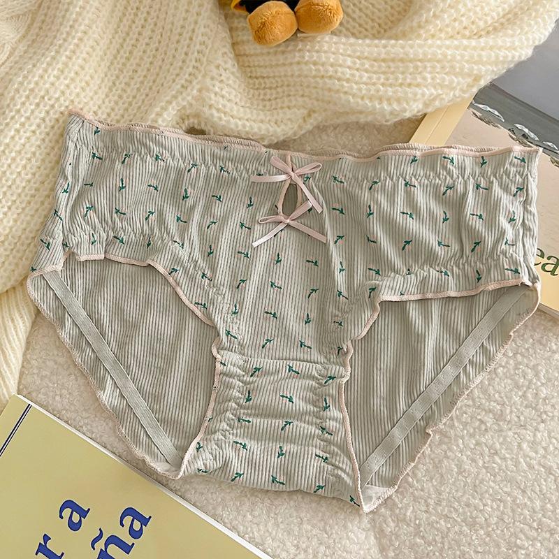 Ladies Spring and Autumn Sweet Floral Cotton Antibacterial Crotch Breathable Comfort Full Hip Mid Waist Briefs