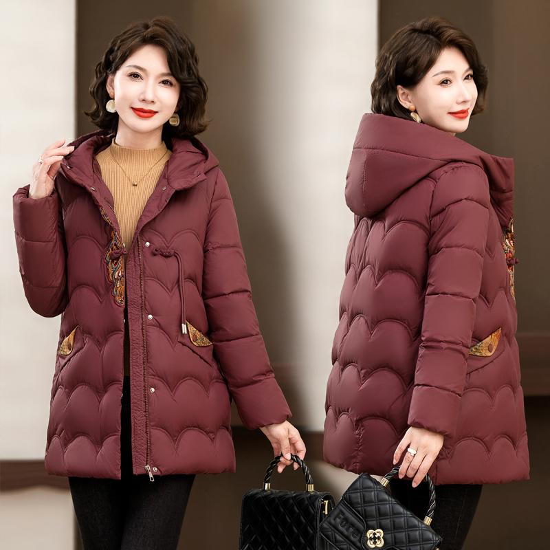 Giacca con cappuccio invernale da donna di mezza età, cappotto caldo e spesso in cotone