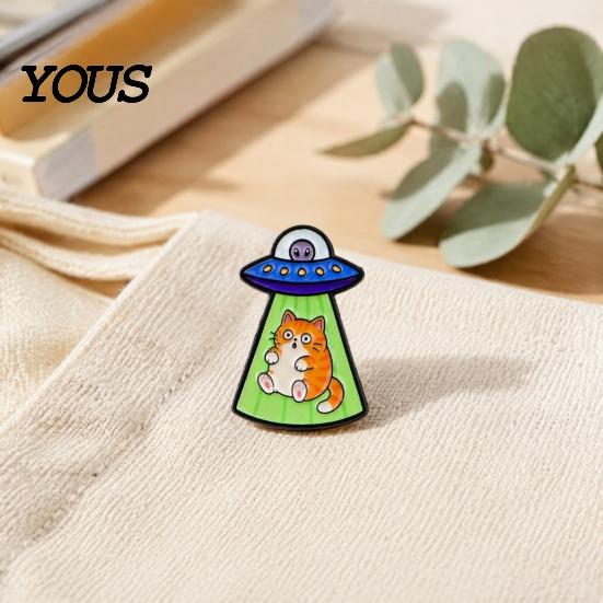 UFO Cat Brooch Enamel Metal Brooch, Aliens Ship Kitten Badge Pin, Animal Theme Clothing Bag Scarves Hat Accessories for Men Women Alloy