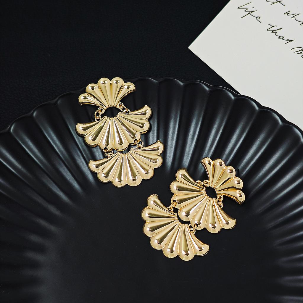 Gold Color Exaggerated Vintage Style Earrings Made of Metal Delicate Textured Leaf Geometric Irregular Earring Women Y2k Zircon