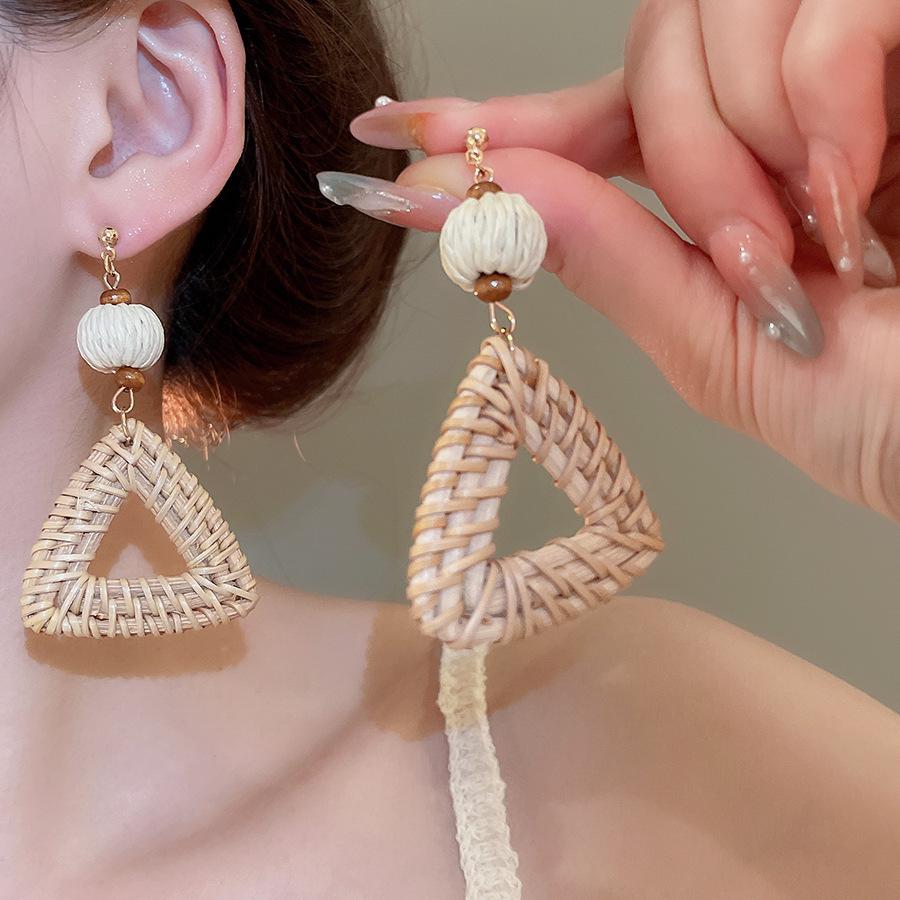 Retro Ethnic Bell Tassel Earrings: Exquisite, Fashionable Dangle Design with Light Luxury Appeal.