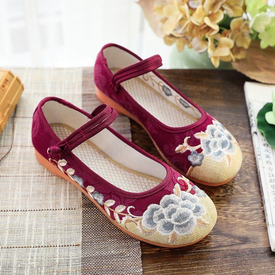 Women's Soft Soled Old Beijing Cloth Shoes Spring New Ethnic Style Embroidered Shoes Flat Dance Shoes Breathable Casual Shoes