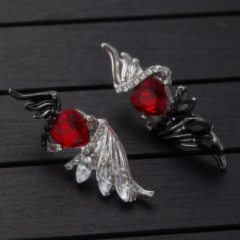New Gothic Style Red Heart Set Zircon Wing Earrings, Suitable for Women's Halloween Party Accessories, Jewelry Gifts