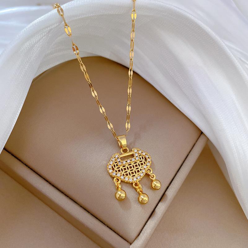 Titanium Steel Gold Safety Lock Necklace Korean Version Girlfriend Collarbone Chain Simple New Pendant Jewelry