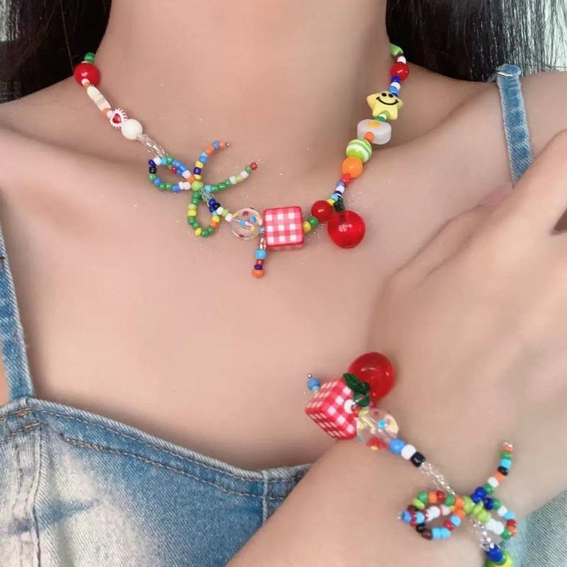 Kolorowy i Zabawny Naszyjnik - Szykowny i Fajny Damski Drobny Łańcuszek-Kołnierz z Koralikami i Dzwoneczkami
