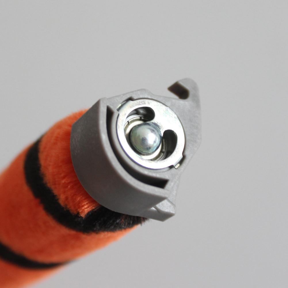 Rollenbürste passt die Rotation an. Anti-Wicklungsrolle. Saubere Böden