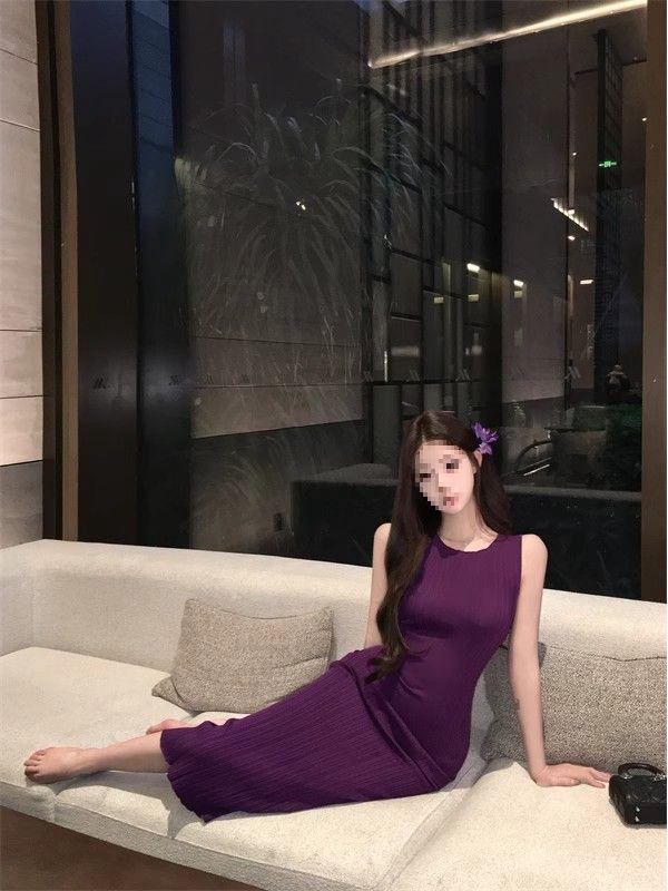 Purple Sleeveless Mermaid Dress: Slim-Fit, Waist-Cinched, Hip-Hugging with Slit Skirt.