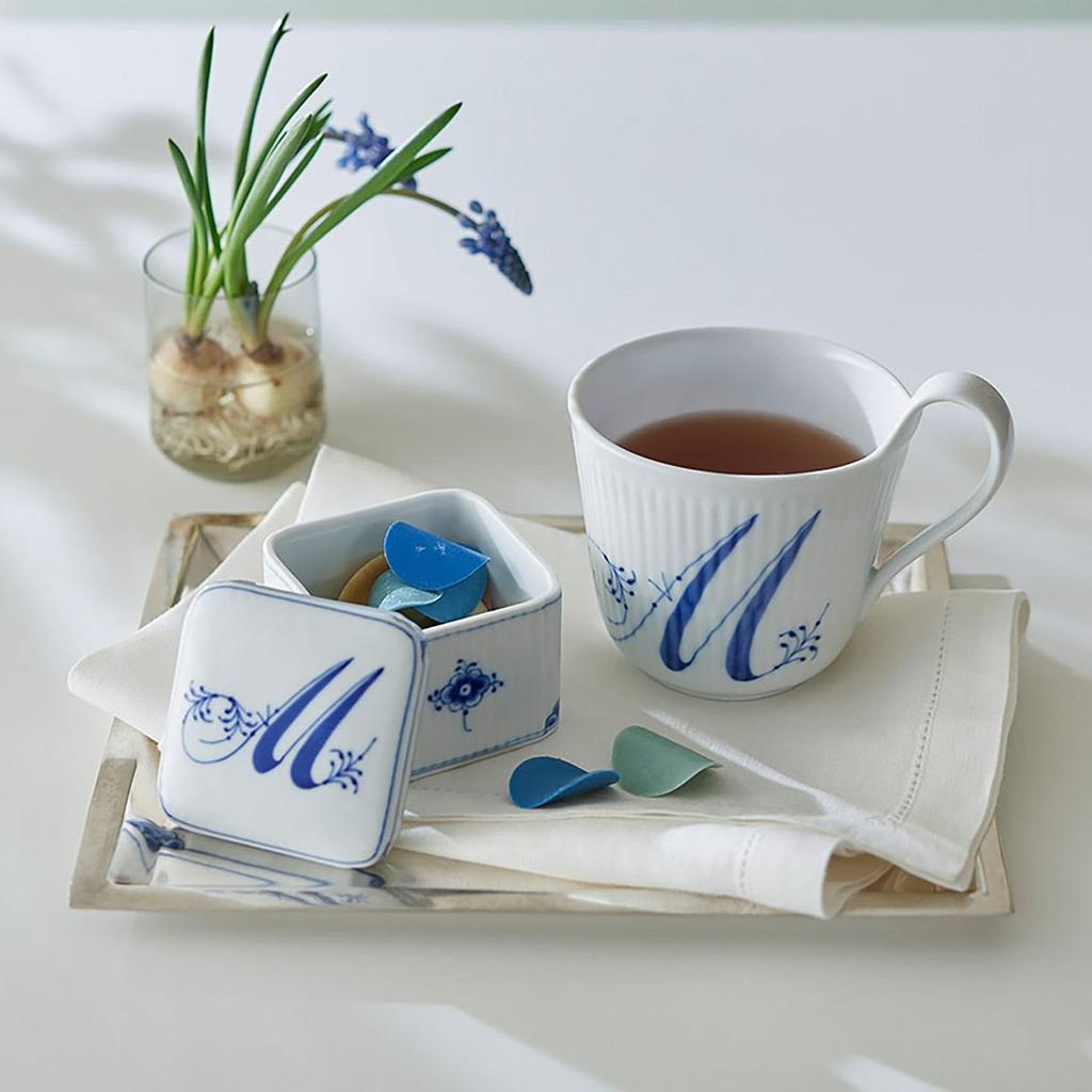 [Authentic Imported Product] Royal Copenhagen Alphabet Collection Bonbonnière Square "M" Height 6cm 1075892