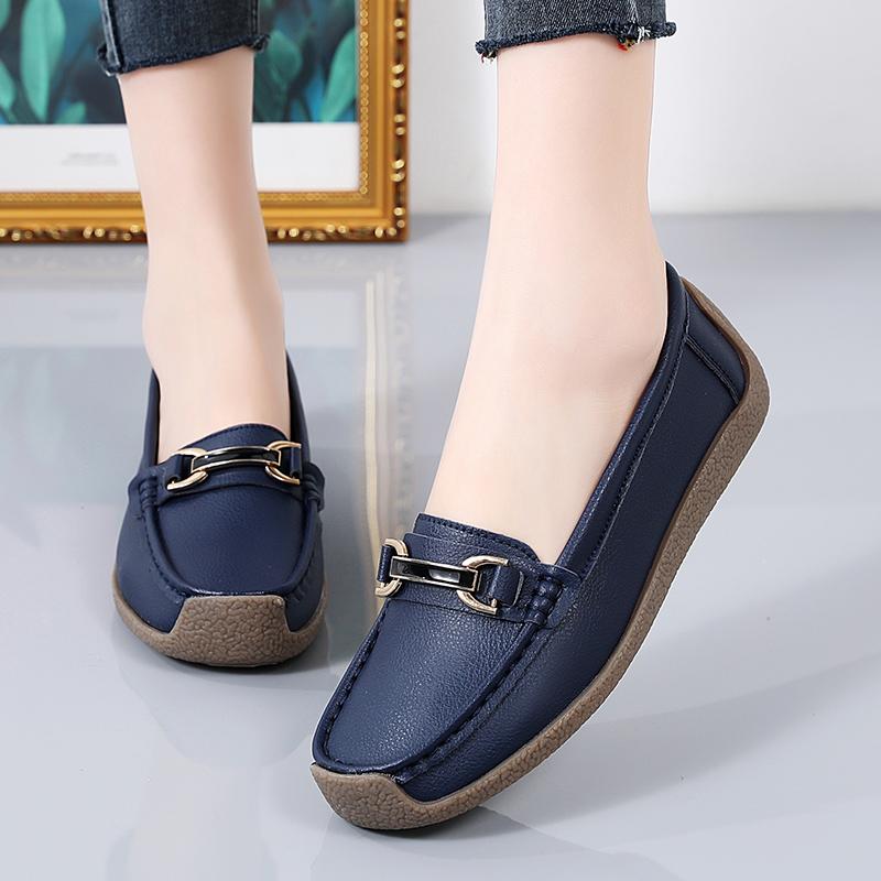 Women's Leather Flats Lightweight Slip-on Loafers Non-slip Soft Sole Casual Walking Shoes with Metal Buckle Plus Size 35-44