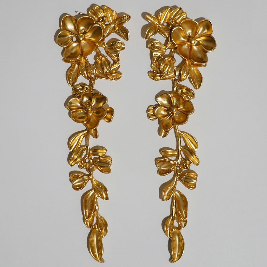 

Flowers, leaves, fringed earrings, exquisite cold wind, personalized earrings, fashionable temperament, earrings, light luxury and high-end sense