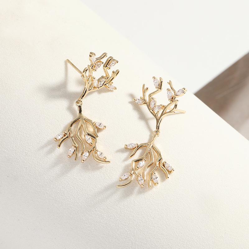 

High-End Geometric Antler Gourd Earrings: Light Luxury & Fresh Christmas Fashion
