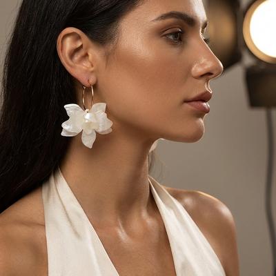 Vintage White Resin Gardenia Flower Drop Earring for Women Personalized Fashion Acrylic Big Petals C Shape Earring Party Jewelry