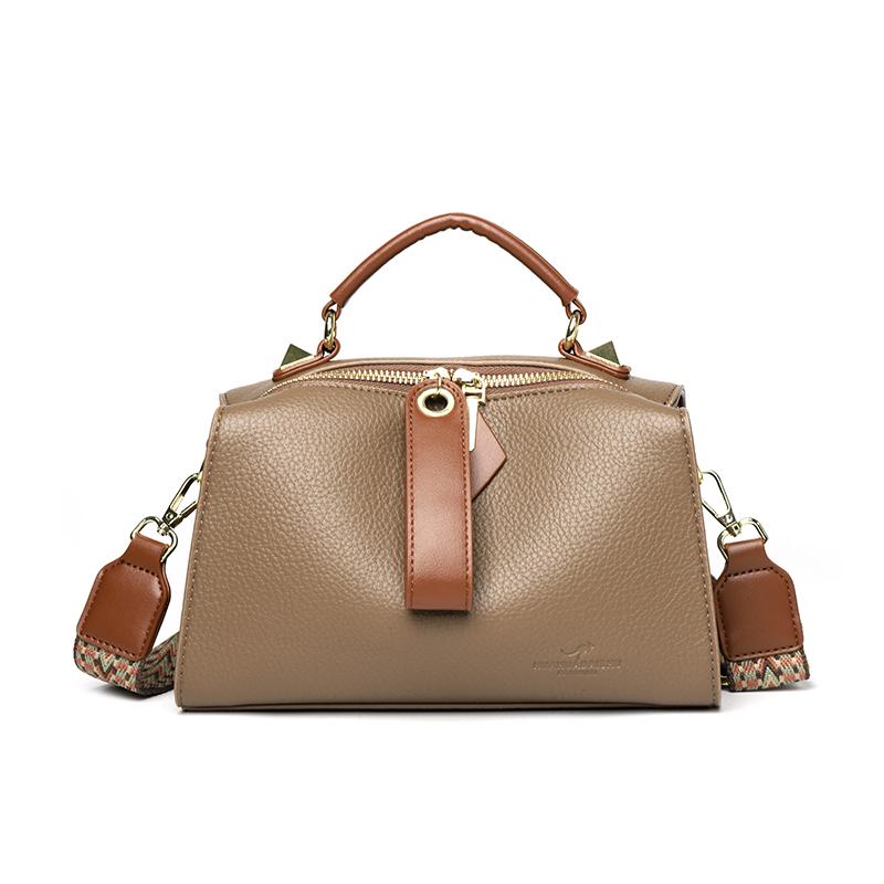 Retro Women's Shoulder Bag Large Capacity Shoulder Bag