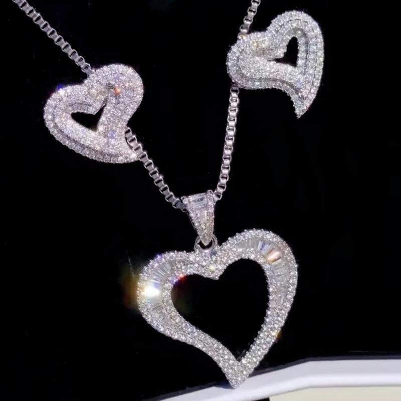 

Zircon Heart Pendant Necklace - Classic European & American Fashion Jewelry for Women