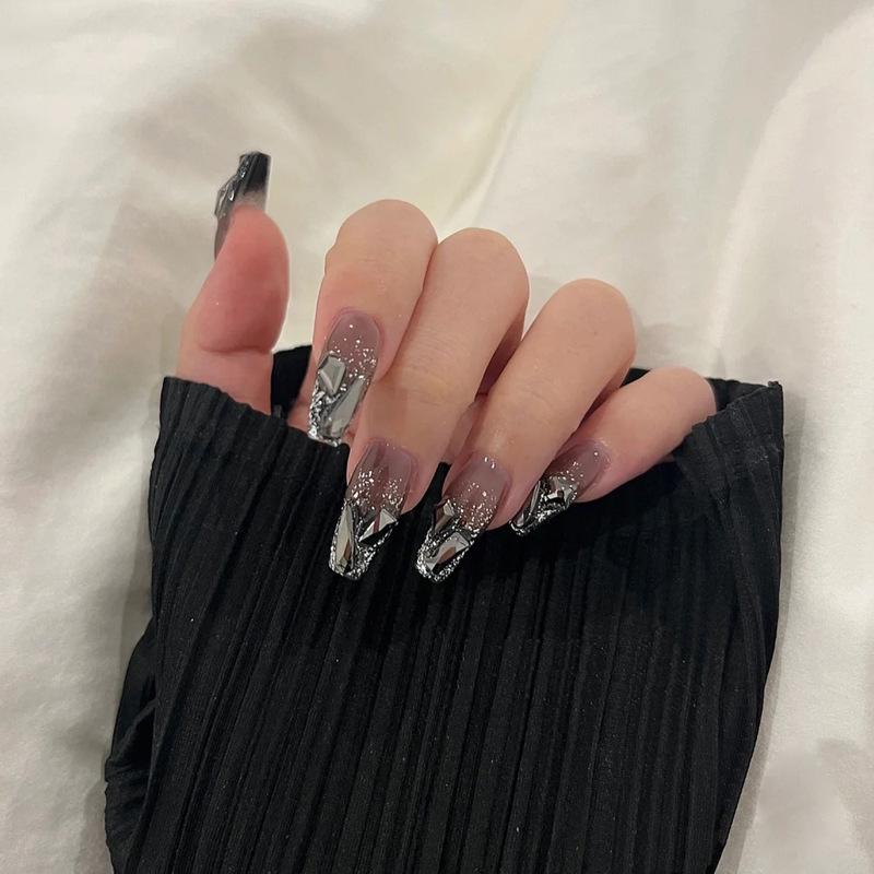 Xiaohongshu Dark Style Glittering Crushed Diamond Wearable Medium Length Nail Stickers for a Spicy Girl Manicure.