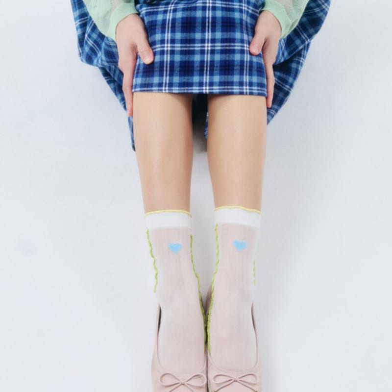 i hate monday [IHM25SU0401] Lovely Wave Socks White