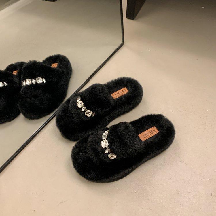 

Пушистые тапочки на толстой подошве со стразами для женской верхней одежды 2025 осень новый дизайн красивый универсальный увеличивающий рост 35