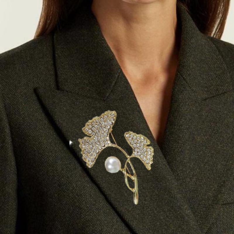 Retro Elegant Ginkgo Leaf Faux Pearl Brosjer for kvinner Temperament Enkel og allsidig brosje Blomster Brosjer Pin Party Bryllup Smykker Gave