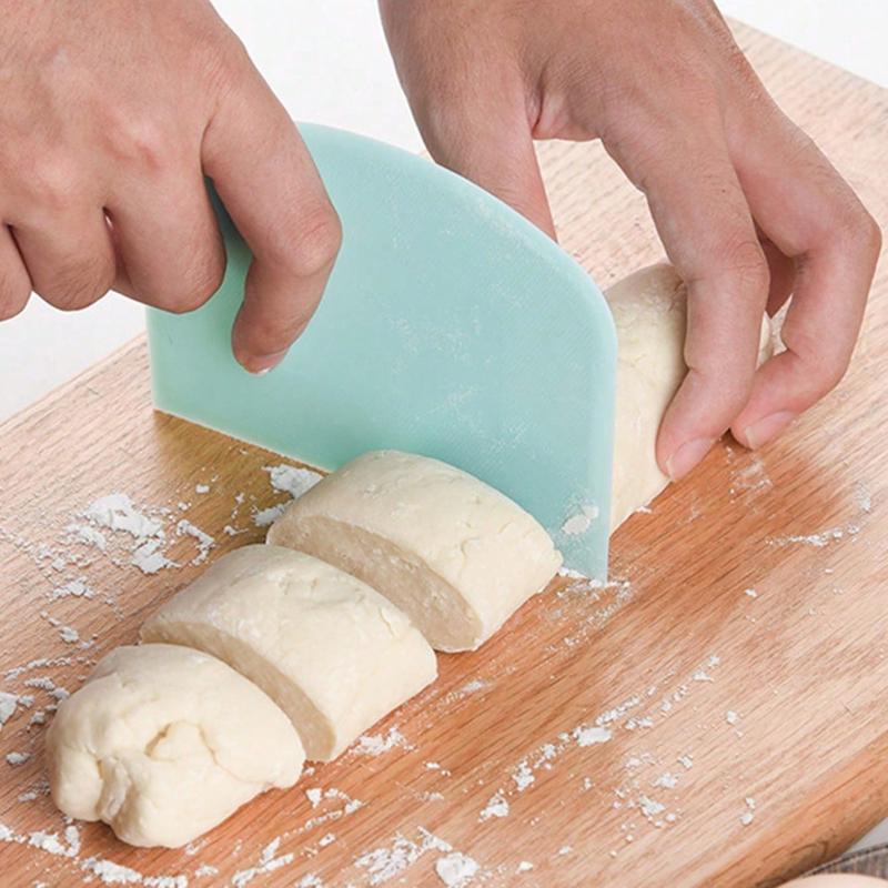 Multifunktionaler Küchenteigschaber Lebensmittelqualität PE Flexibles Werkzeug zum Schneiden von Teig Abkratzen von Sahne – Ideal zum Kuchenbacken