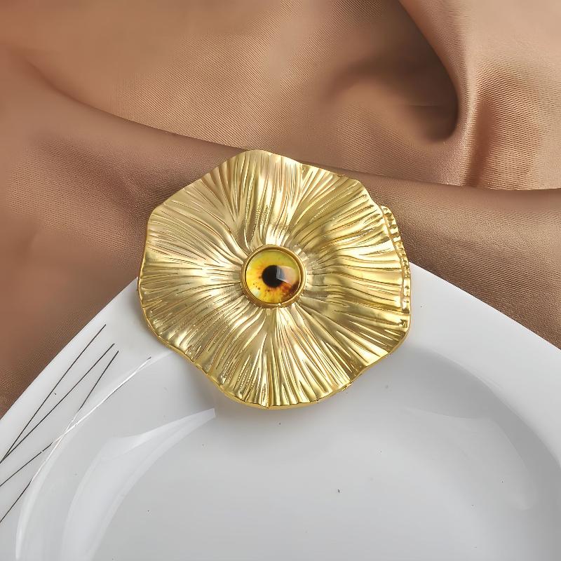 Retro Baroque Style Gold Eye Brooch Long Pearl Tassels Vintage Women Lapel Pin for Bridesmaid Dress Decor Nice Gift