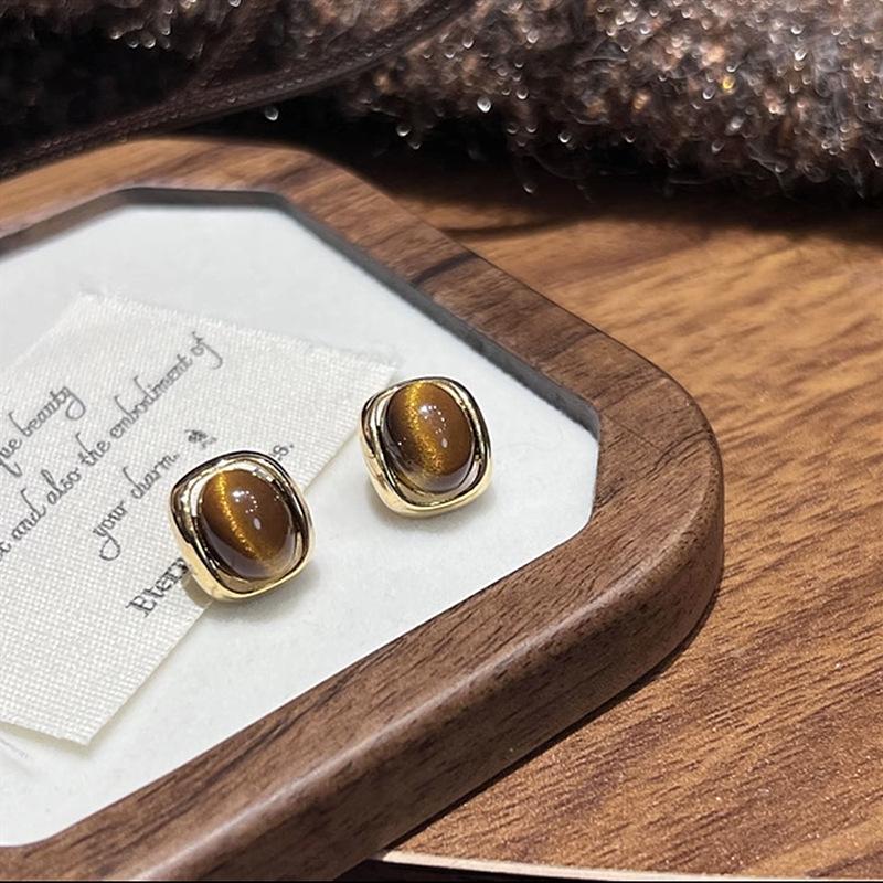 

Silver Needle Earrings - Rare and Retro Autumn Ear Accessories with A Sophisticated Style and High-end Appeal