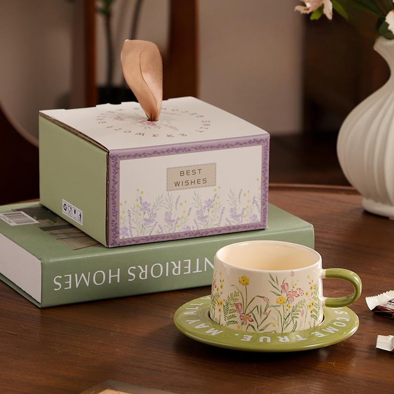 

Изысканный маленький цветочный керамический набор кофейной чашки и блюдца Изысканная офисная домашняя кружка Сувенирный подарок для послеобеденного чая 250ml