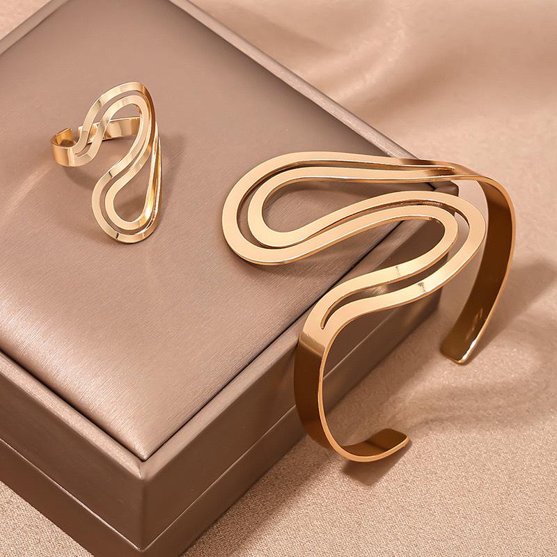 Holiday Style Exaggerated Starfish Opening Bracelet Metal High-end Arm Ring Cold Wind Temperament Jewelry Women