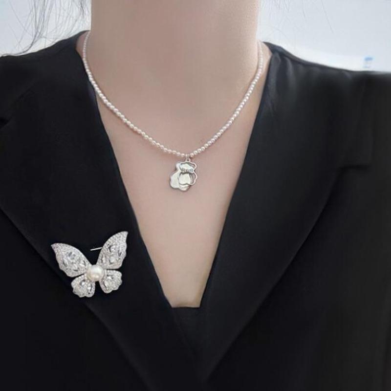 Elegant Crystal Butterfly Brooches for Women Badges Classic Lady Dress Suit High-end Pins Fashion Jewelry