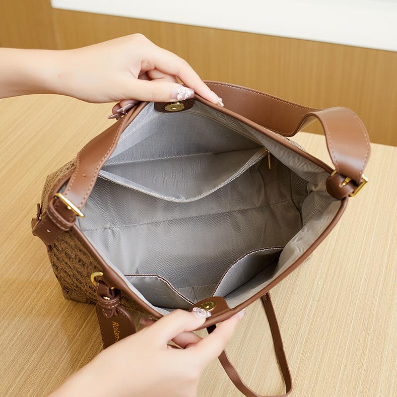 Retro Printed Tote Bag for Women's Commuting, Large-capacity Fashionable Single-shoulder Crossbody Bag