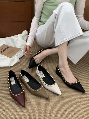 2025 Summer New Rivet Shoes Pointed Single Shoes Women's Flat Bottom Shallow Mouth Patent Leather Willow Soft Sole Boat Shoes Flat Heel Women's Shoes